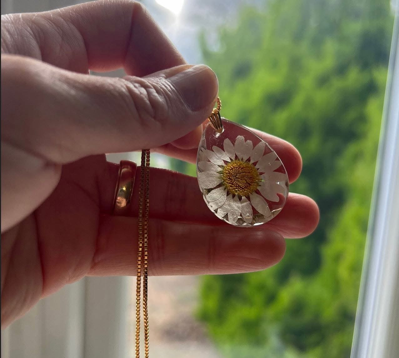 Real daisy flower necklace